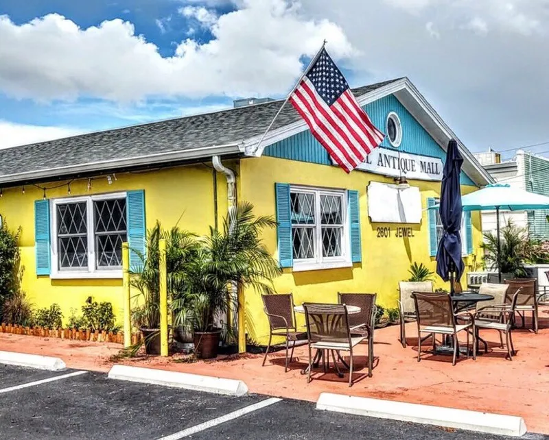 Belleair Cafe restaurant in Belleair Bluffs, FL