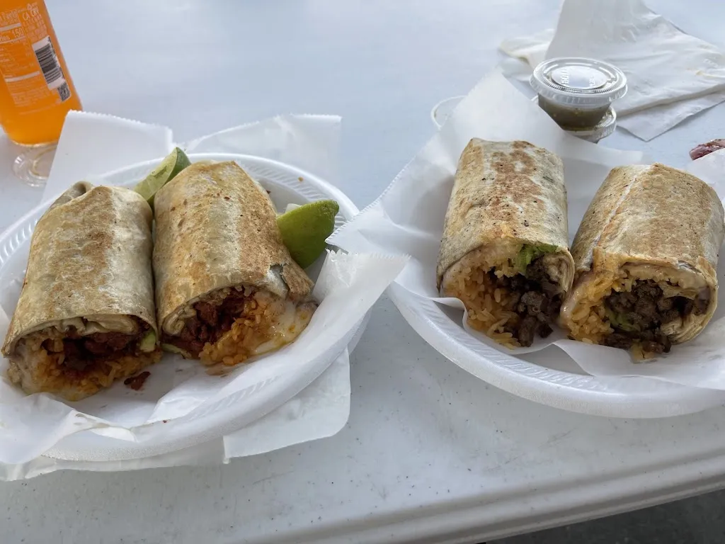 Tacos El Gordo restaurant in Dover, FL