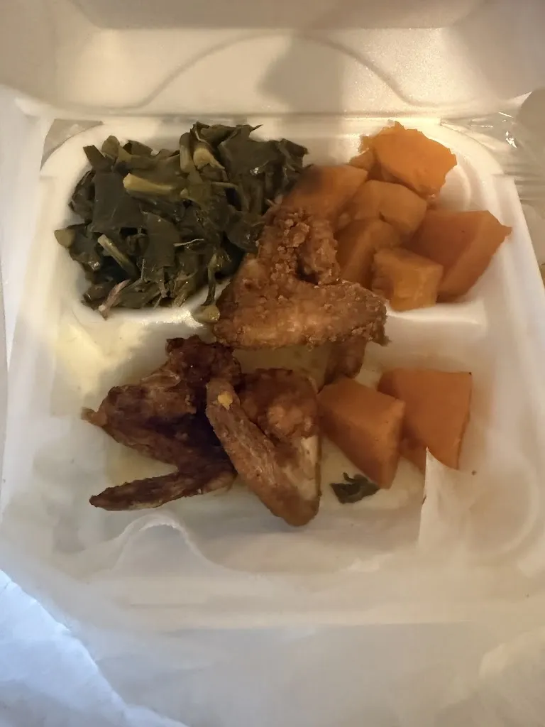 Carissa P. (Rissa)_Mom's Soul Food Kitchen & Catering_St. Louis, MO_review