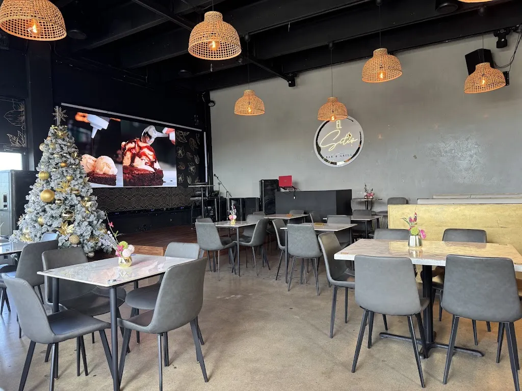 El Sitio Bar & Grill restaurant in Miami, FL