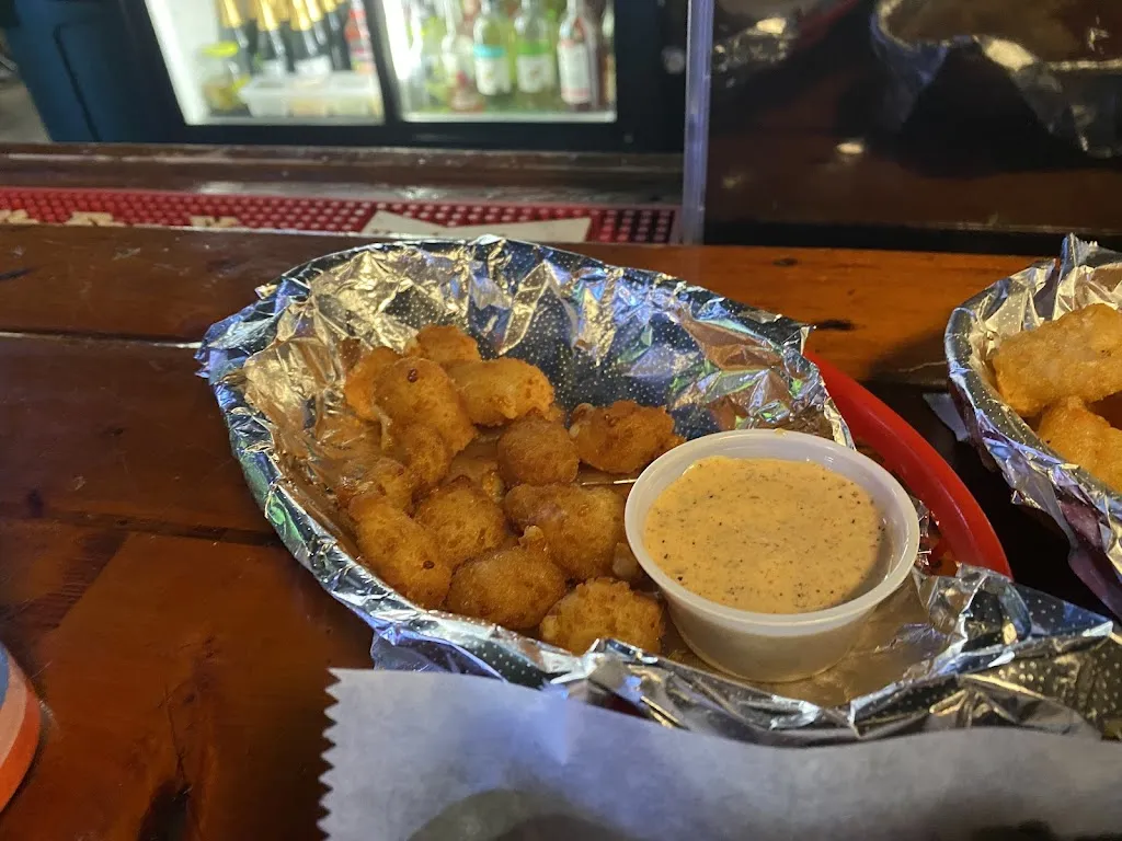 Brantly Clayton_The Alibi Bar and Grill_Geneva, FL_avis