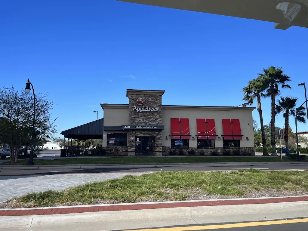 Applebee's Grill + Bar restaurant in Tampa, FL