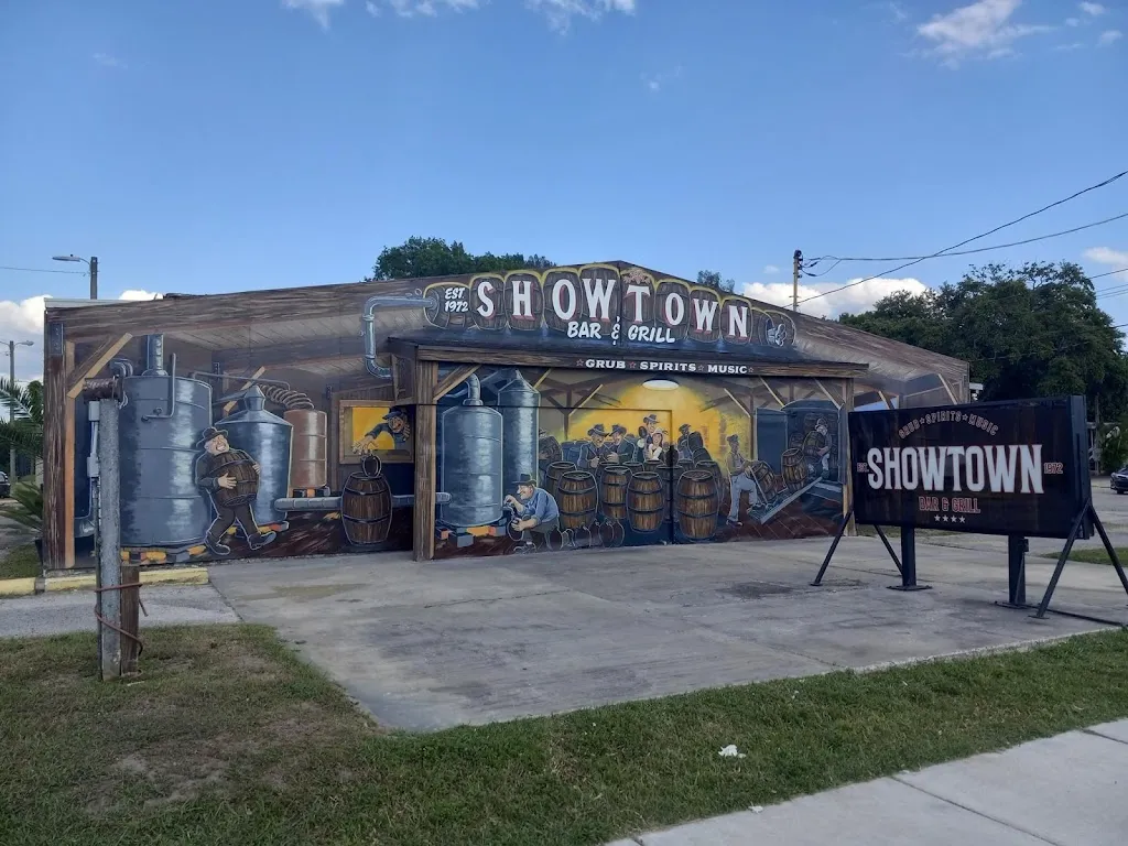 Showtown Bar & Grill restaurant in Gibsonton, FL