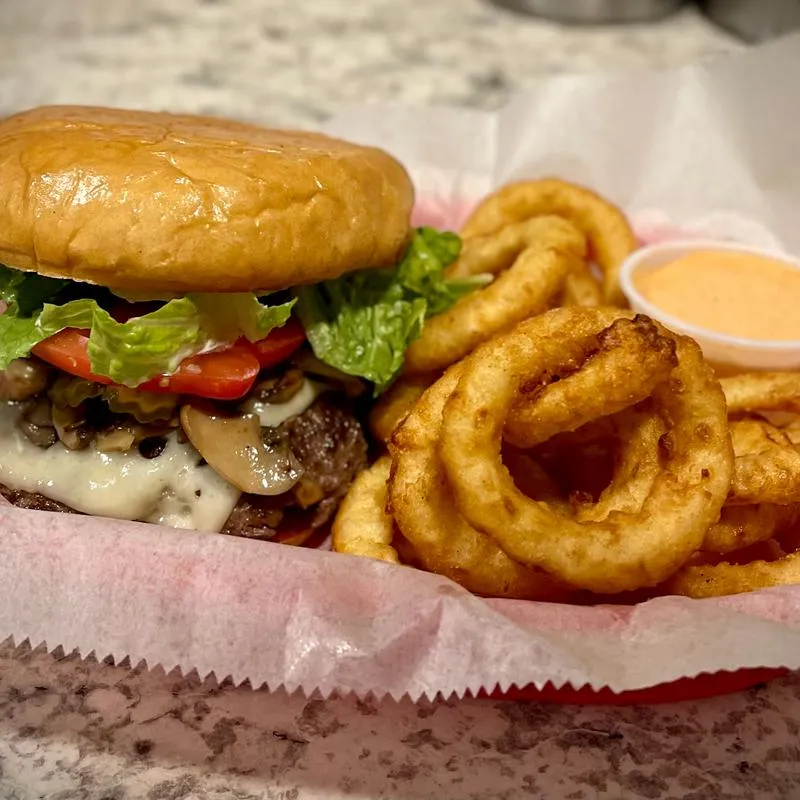 Showtown Bar & Grill_Gibsonton, FL_slider_image_3