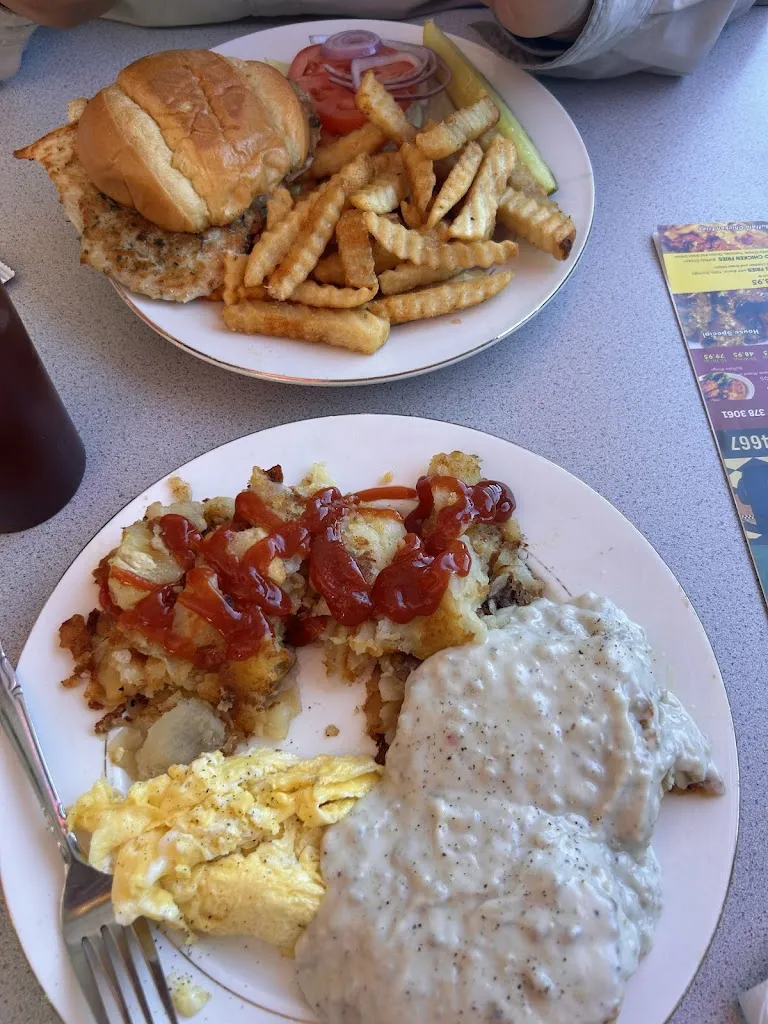 Hailey Taylor_Niko's New York Diner_Hudson, FL_review