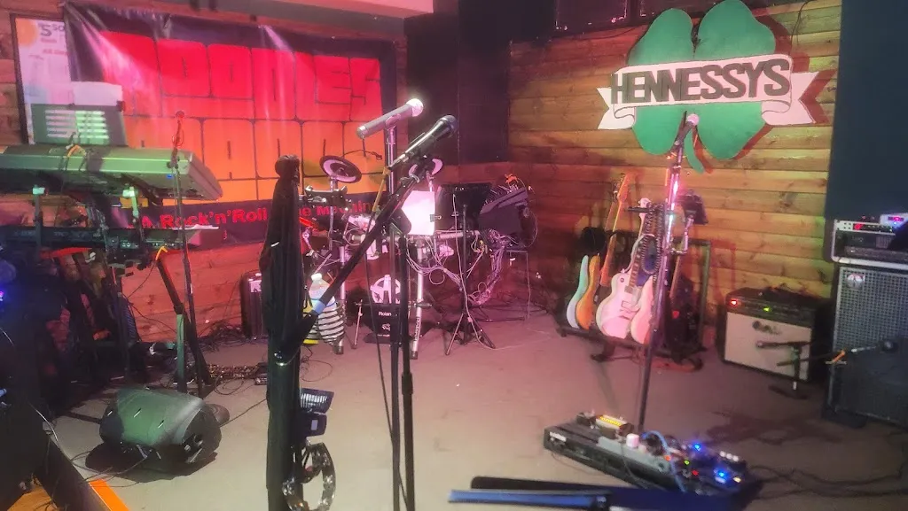 Chris Cook_Hennessy's Bar & Grille_Oldsmar, FL_review