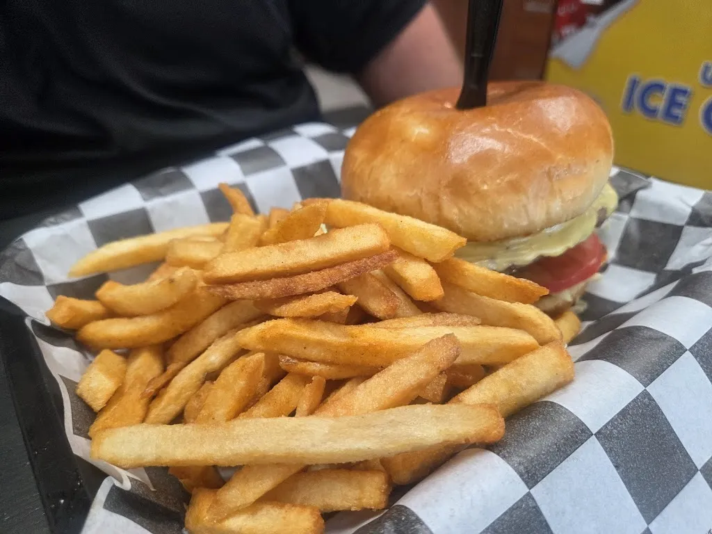 Twisted Burger Fox Lake_Fox Lake, IL_slider_image_3