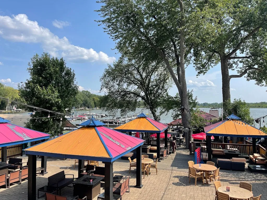 Famous Freddie's Roadhouse restaurante en Fox Lake, IL