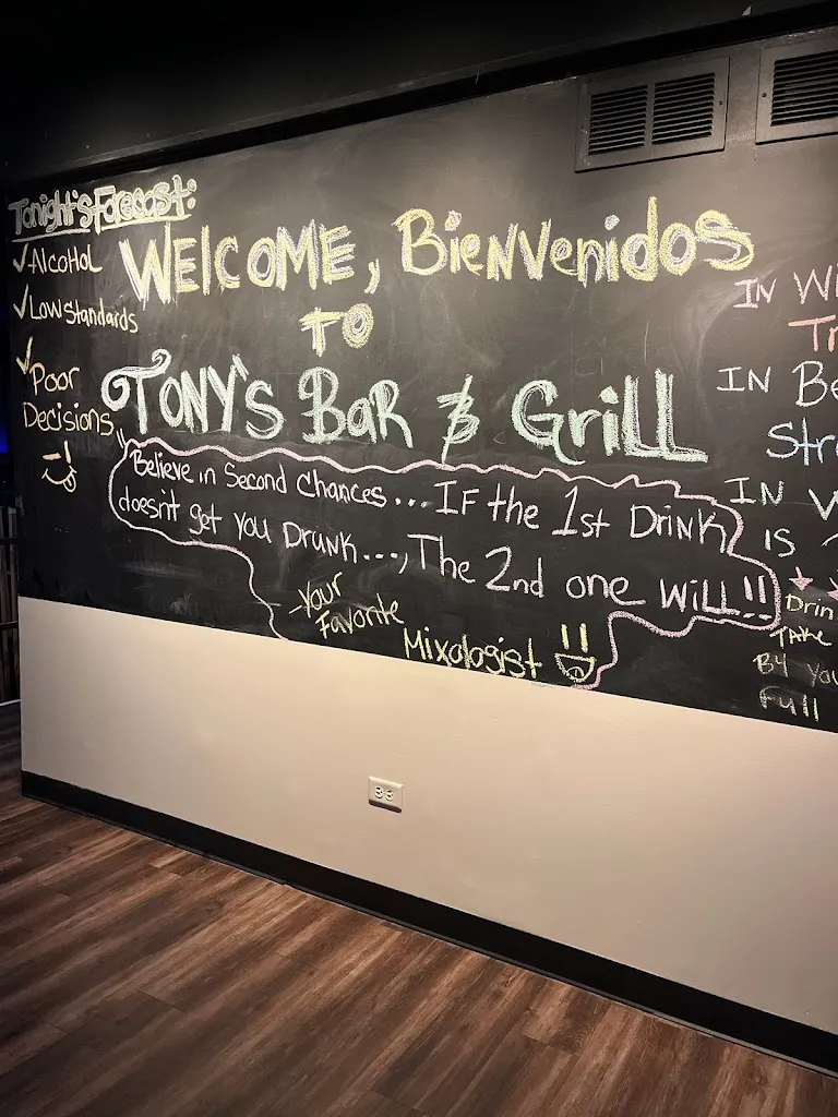 Angelica Guzman_Tony bar and grill_Joliet, IL_recensione