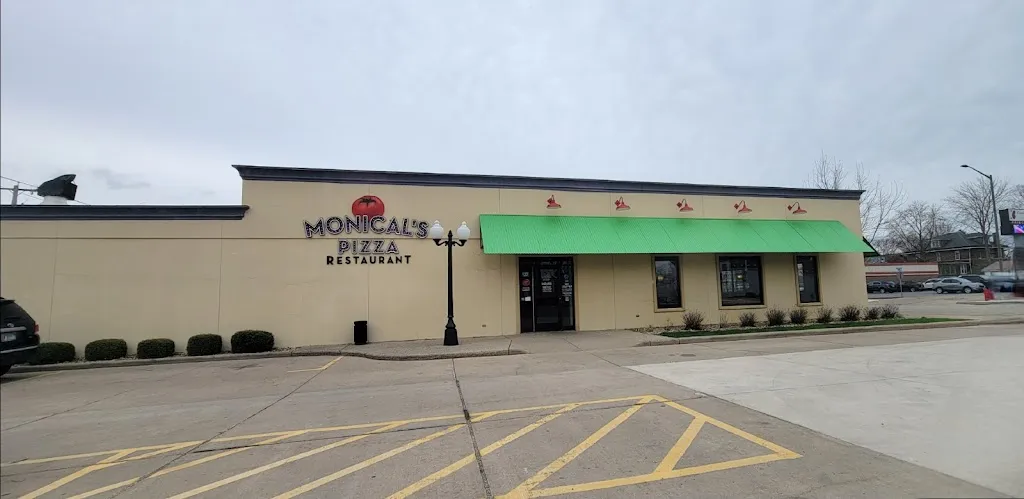 Monical's Pizza_Princeton, IL_slider_image_1