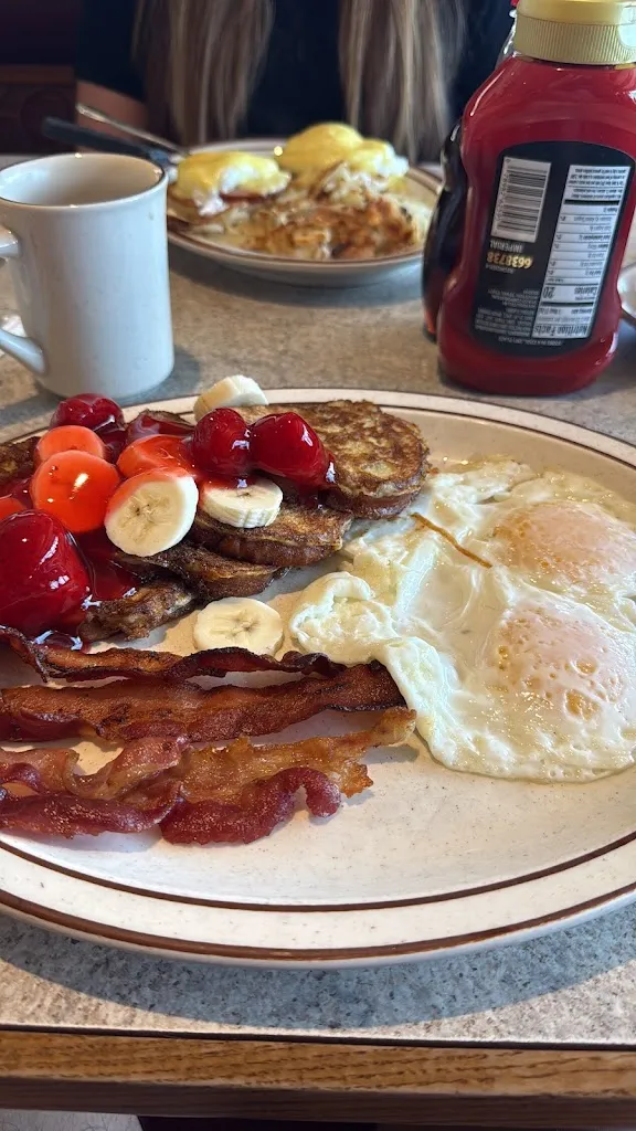 Fidel Marchena_Mrs V's Restaurant_Round Lake Beach, IL_review