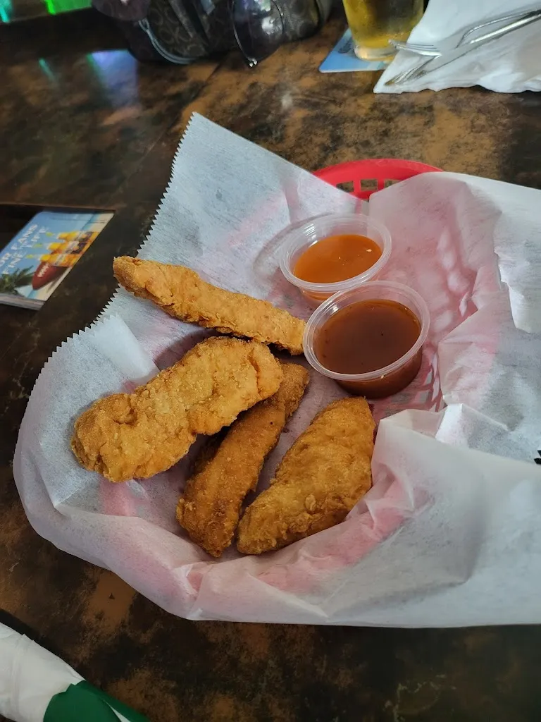 Four Coyne's Bar & Grill_Round Lake, IL_slider_imagen_3