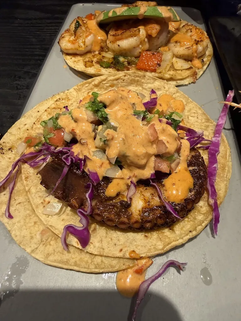 Gilberto Mendoza_Casa Jalisco Bar and Grill_Round Lake, IL_review
