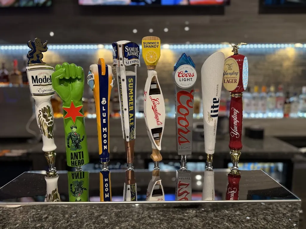 Ballers Bar & Grill_Third Lake, IL_slider_imagen_2