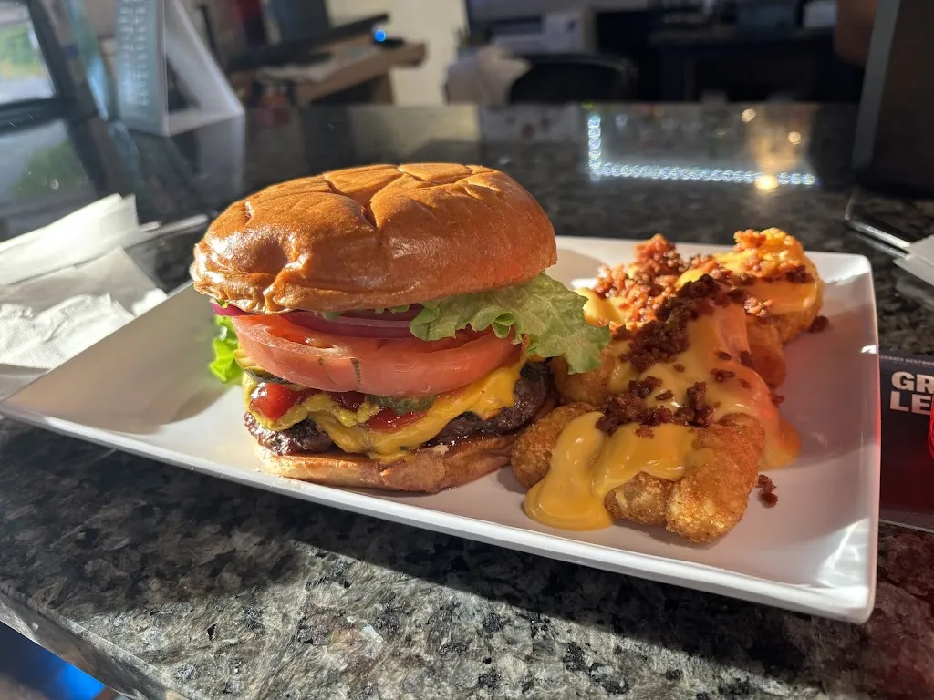 Ballers Bar & Grill_Third Lake, IL_slider_imagen_3