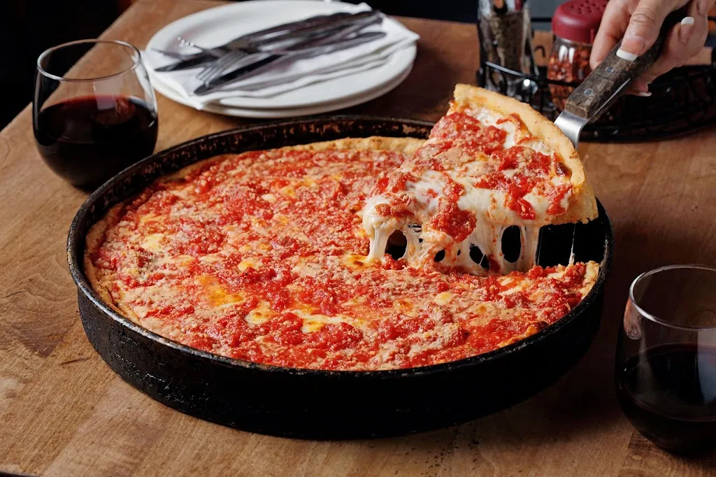 Lou Malnati's Pizzeria_Third Lake, IL_slider_imagen_2