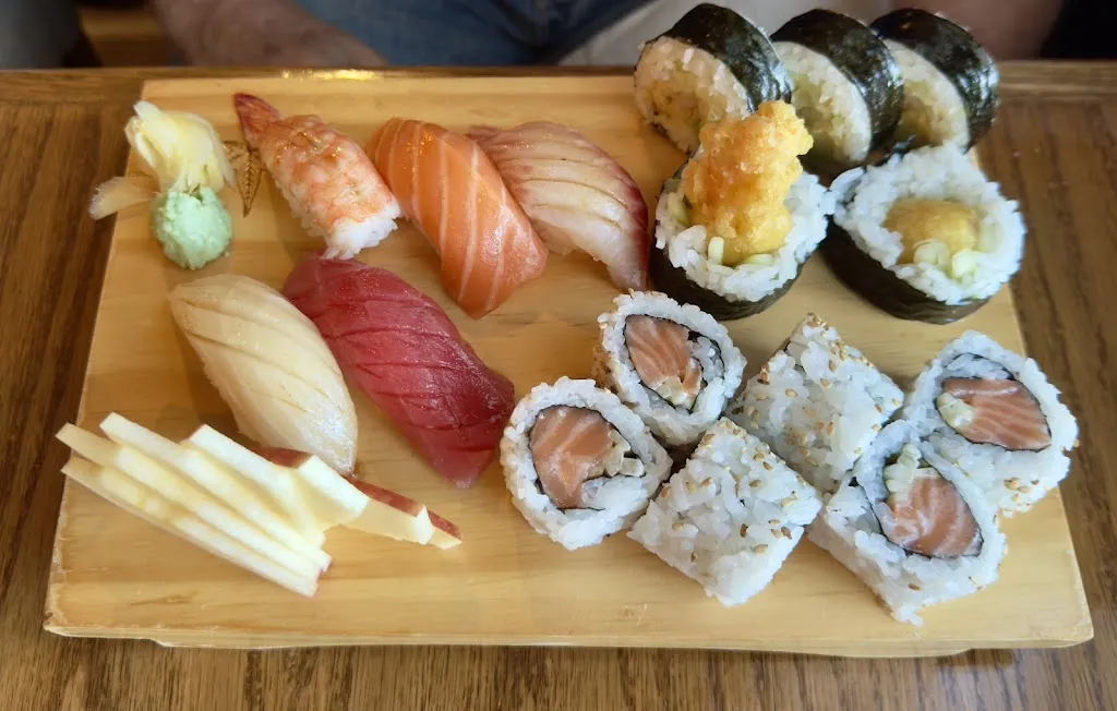 Aki Of Japan_Third Lake, IL_slider_imagen_3
