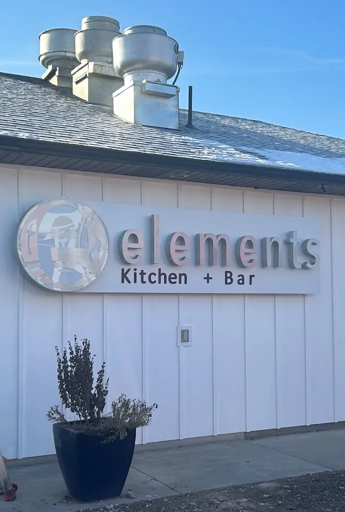 Elements Kitchen & Bar restaurant à Emmett, ID