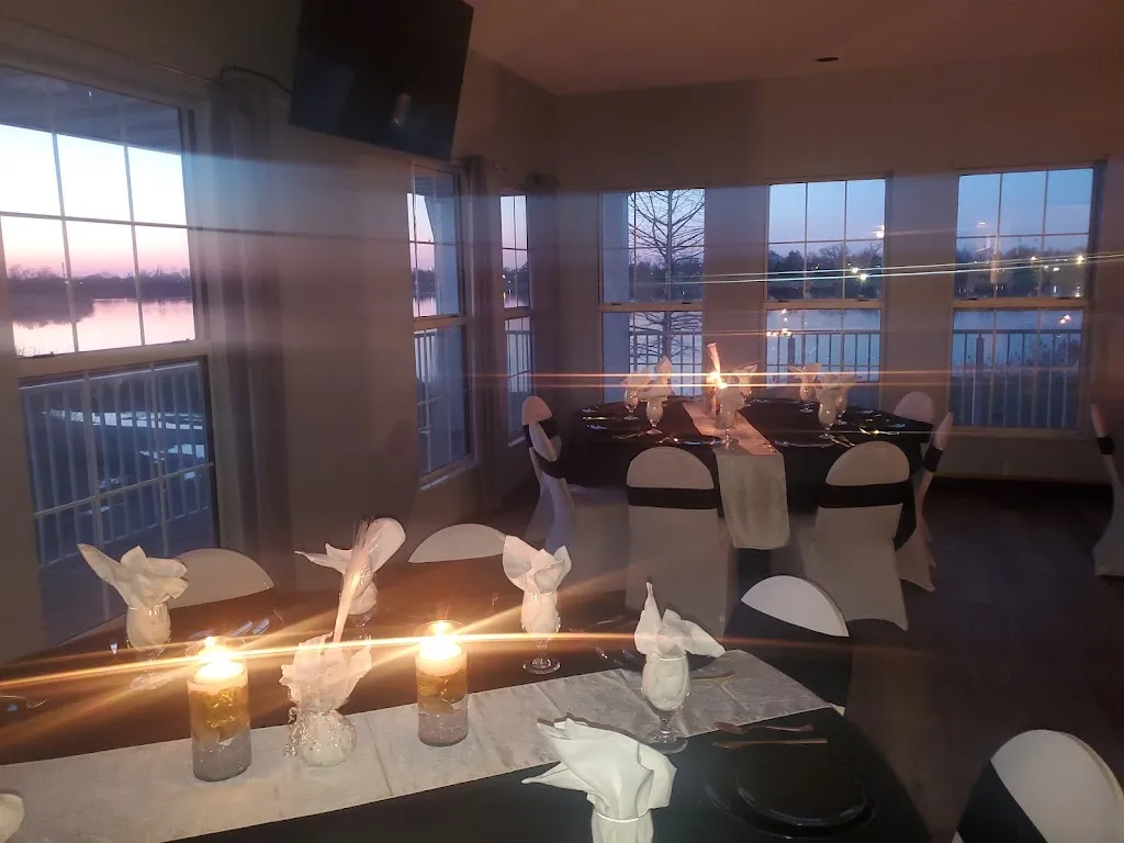 shawn Johnson_Grand Marais Lighthouse Restaurant_Cahokia Heights, IL_review