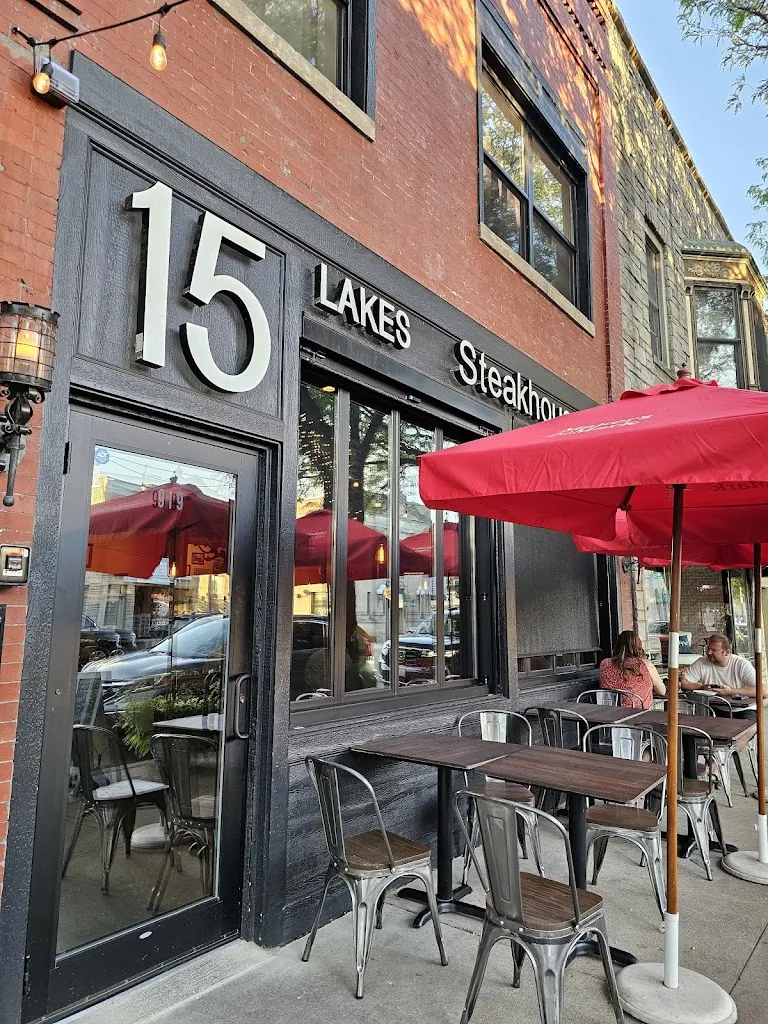 15 Lakes Prime Steak House restaurante en Antioch, IL