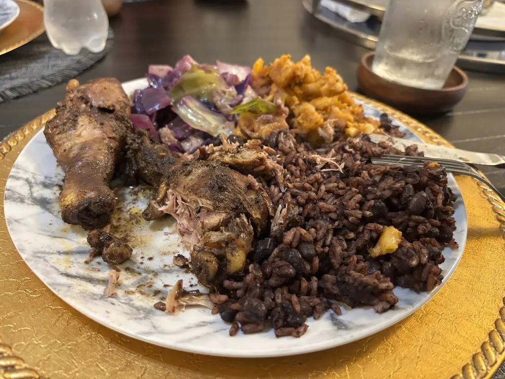 Queens Caribbean Kitchen (Jerk Chicken , Jerk Pork)_Antioch, IL_slider_imagen_3