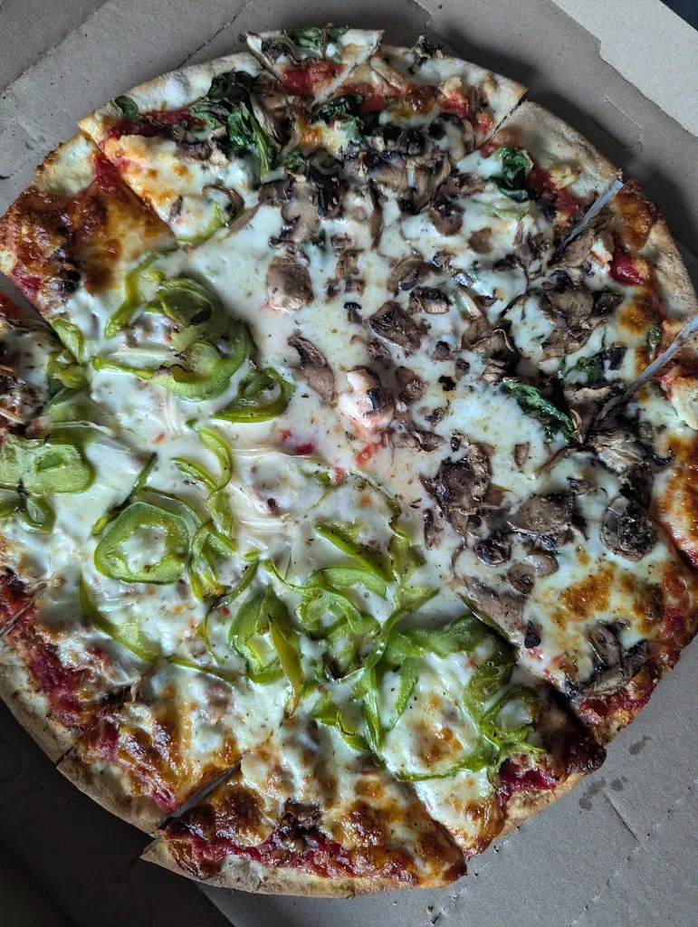 Naomi Cartee_Antioch Pizza Shop - Antioch IL_Antioch, IL_reseña