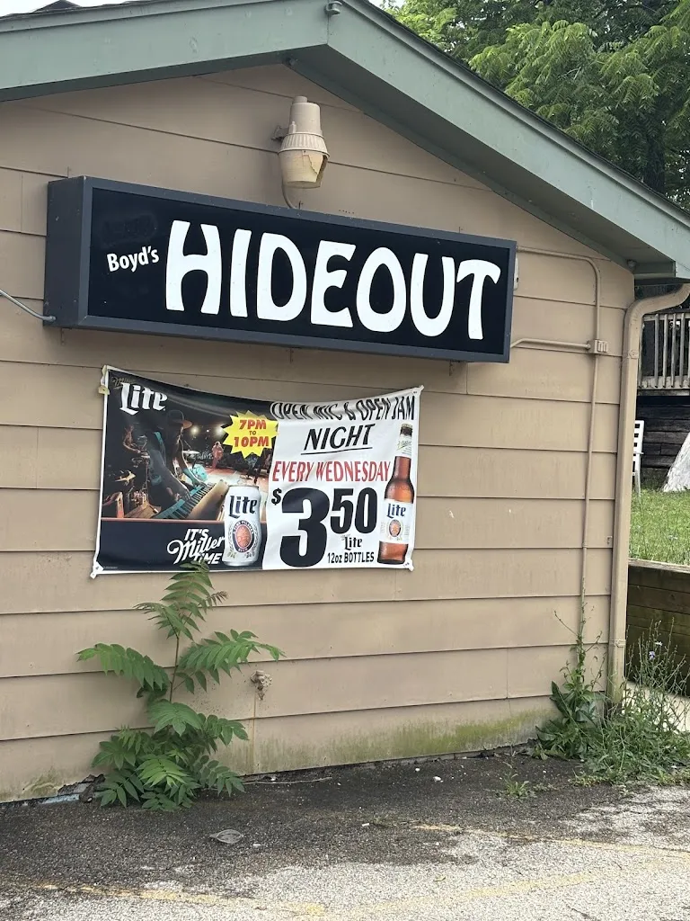 Max & Boyd's Hideout, Inc restaurante en Antioch, IL