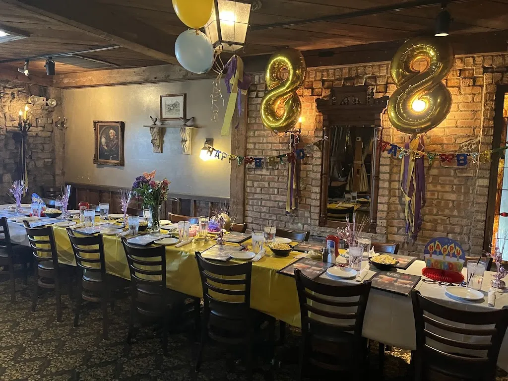 The Village Squire (McHenry) restaurante en McHenry, IL