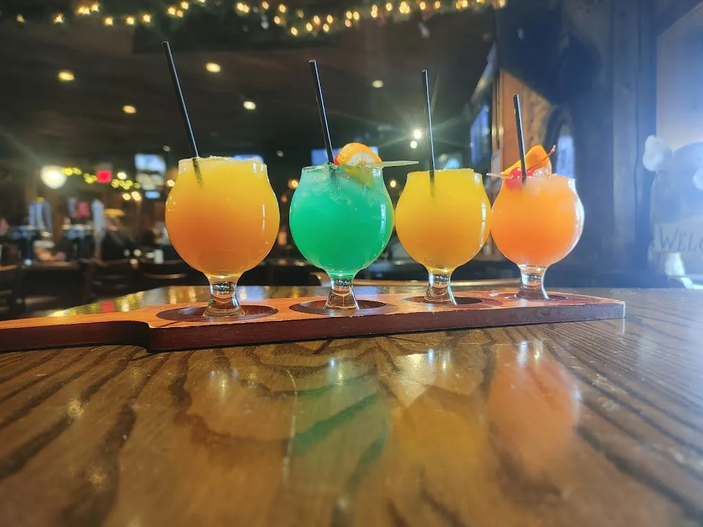 The Village Squire (McHenry)_McHenry, IL_slider_imagen_2
