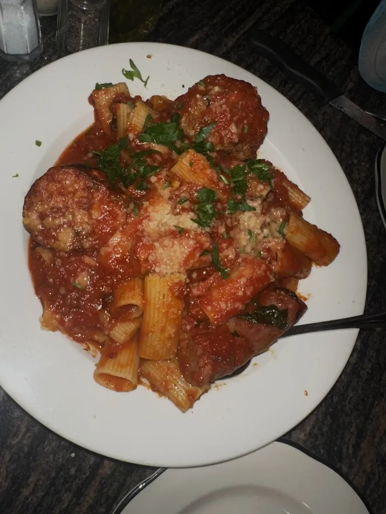 Tala Siadatan_Frankie's Fellini Cafe_Berwyn, PA_avis