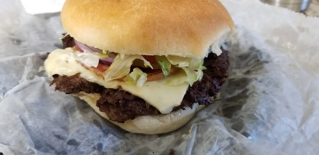 Nancy Hann_Classic K Hamburgers_Sauget, IL_review