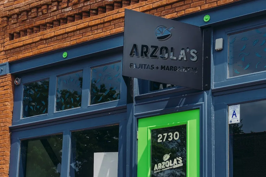 Arzolas Fajitas + Margaritas restaurant in St. Louis, MO