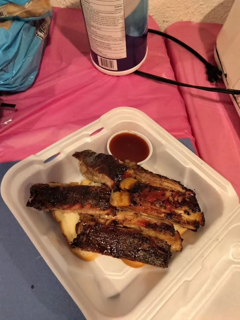 Granny Boyz BBQ_Sauget, IL_slider_image_3
