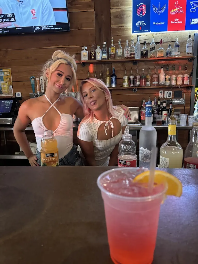 Sydney Lockett_Triple Lakes Tavern_Dupo, IL_review
