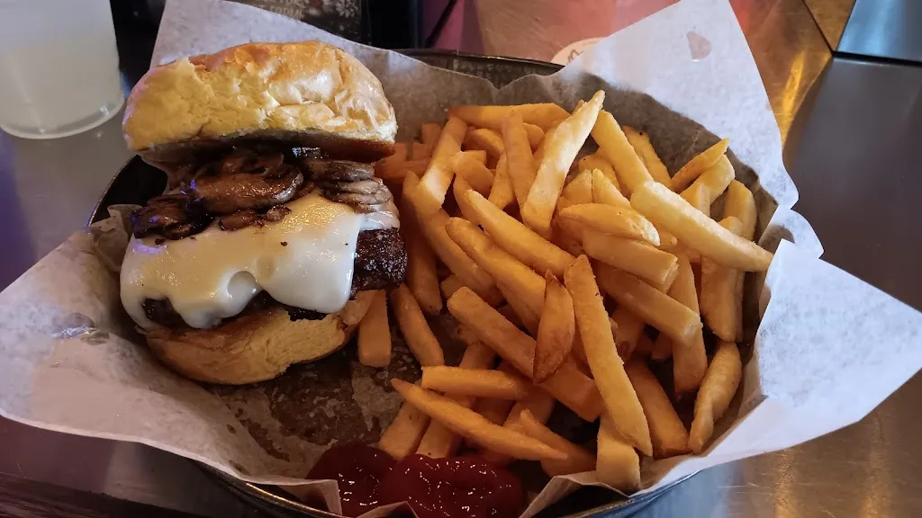 signalupproductions_Triple Lakes Tavern_Dupo, IL_review