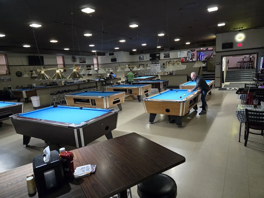 Scott Spies_5th Street Billiards Bar & Grill_Dupo, IL_review