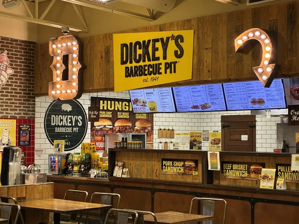 Dickey's Barbecue Pit ristorante a Elwood, IL