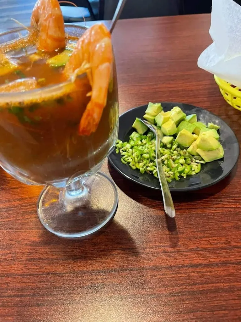 Mariscos Mi Tierra y Mas restaurant in Fairmont City, IL