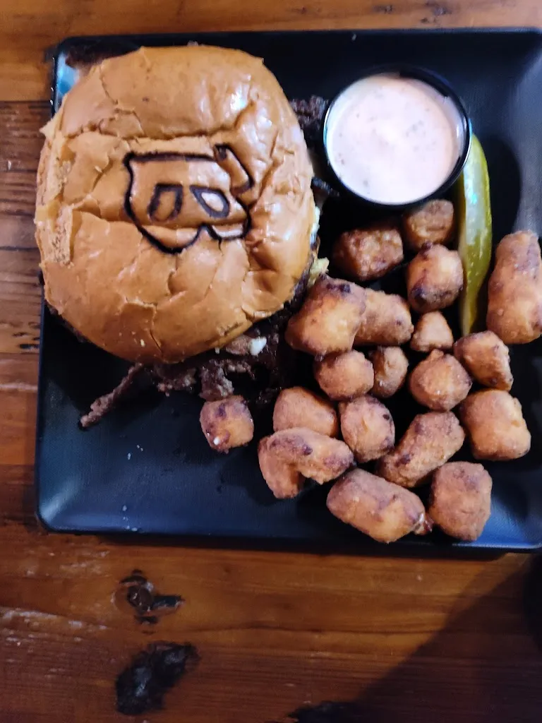 Amy Schwalenberg_Bixenberg Tavern_Germantown, WI_avis
