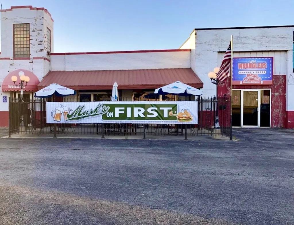 Mark's On First restaurant à Gibson City, IL