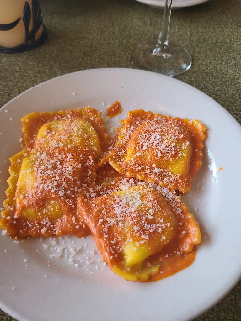Danielle McLachlan_Salutos Pizza & Pasta_Gurnee, IL_review