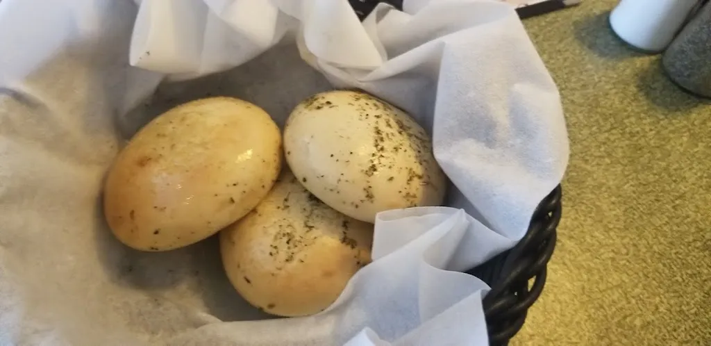 Beth Wisniewski_Salutos Pizza & Pasta_Gurnee, IL_review