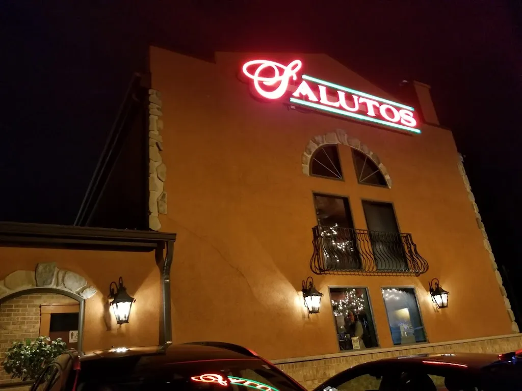 Salutos Pizza & Pasta restaurante en Gurnee, IL