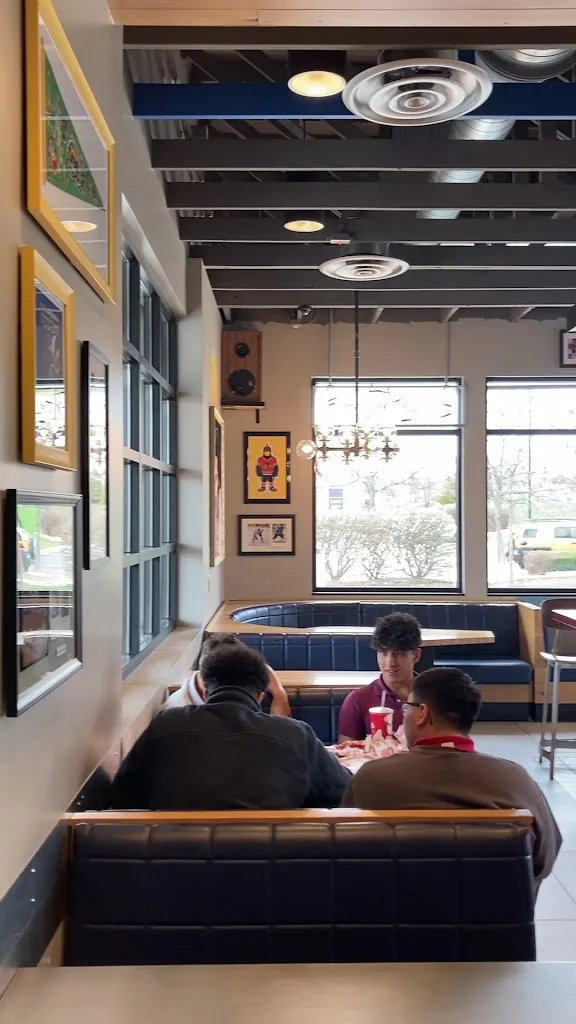 Raising Cane's_Gurnee, IL_slider_imagen_2