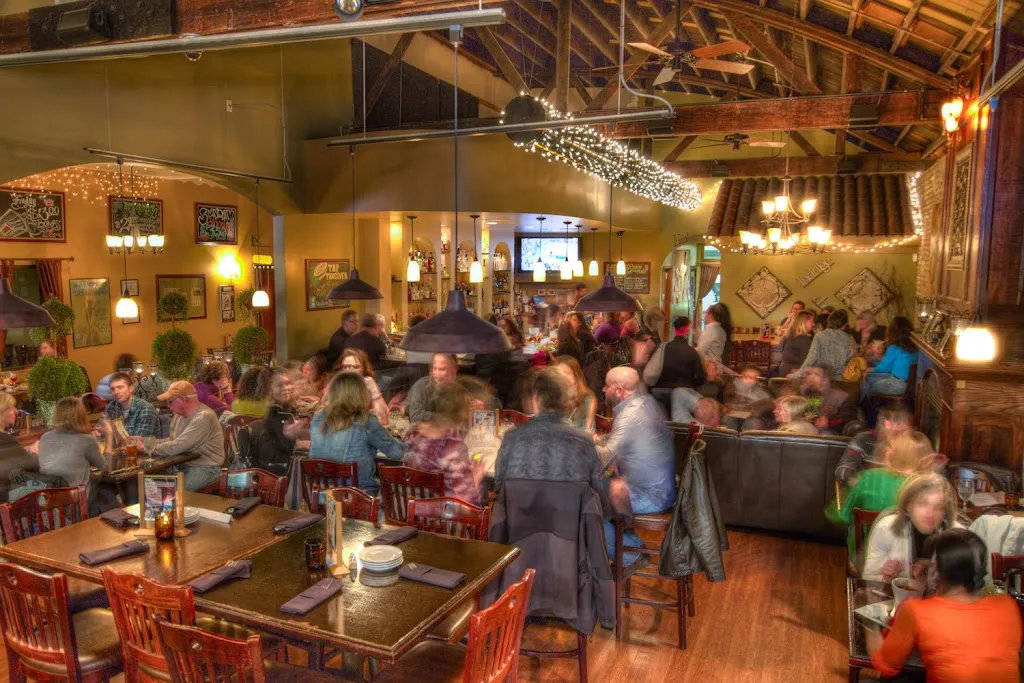 The Vine - Martini & Wine Bar restaurante en Grayslake, IL