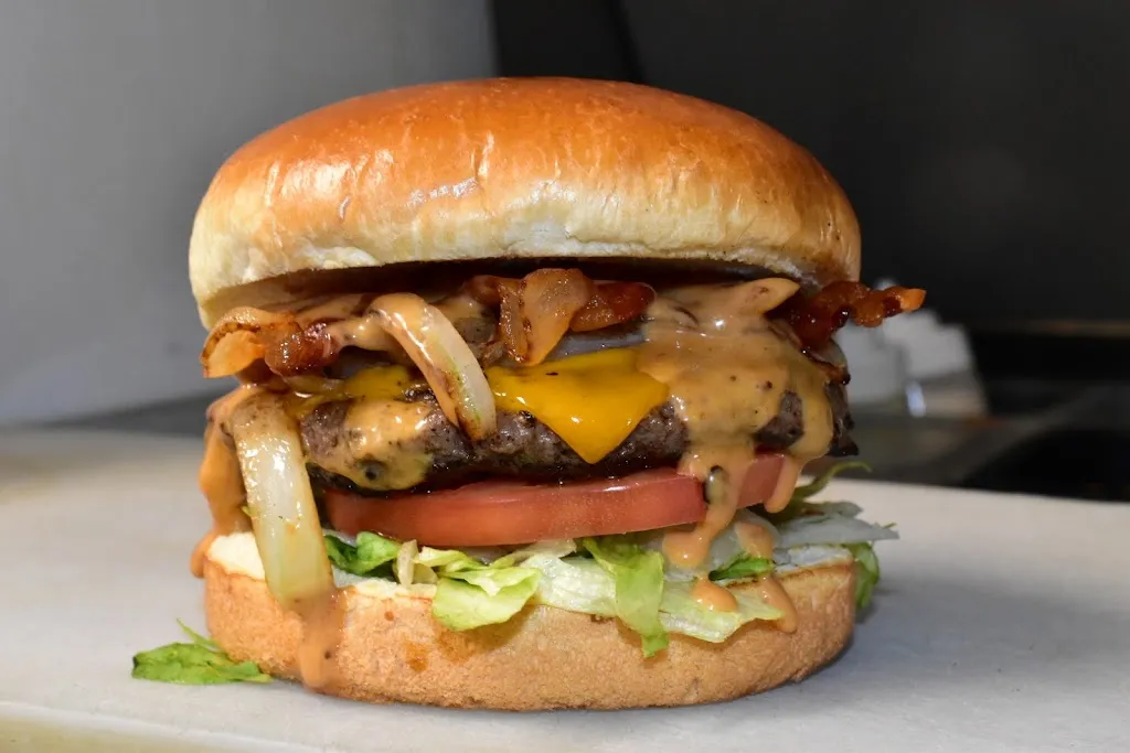 Twisted Burger Grayslake_Grayslake, IL_slider_imagen_3