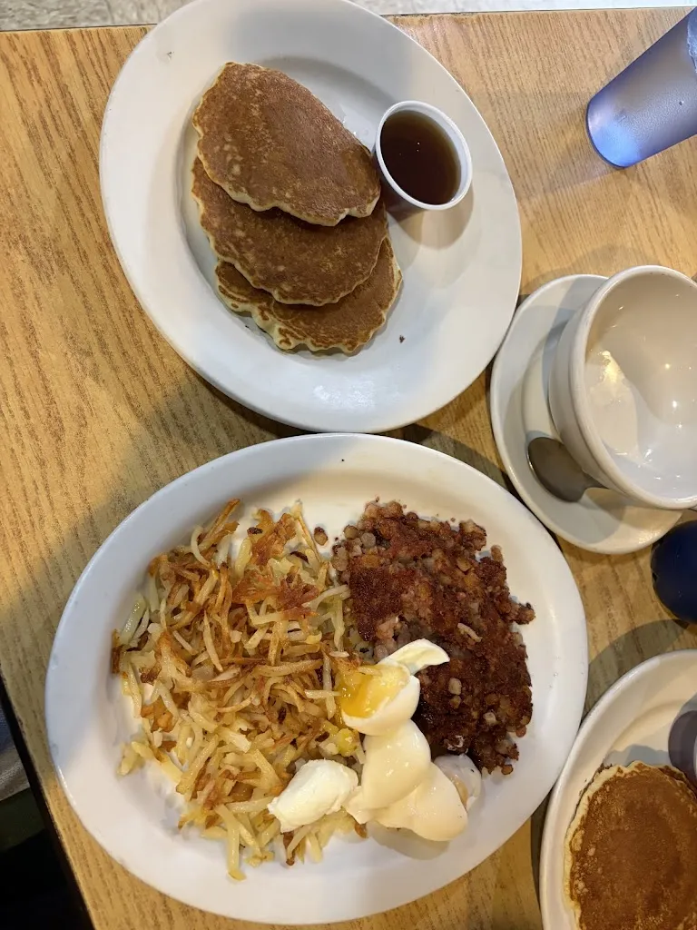 Jade Chang_Fred's Diner_Grayslake, IL_reseña
