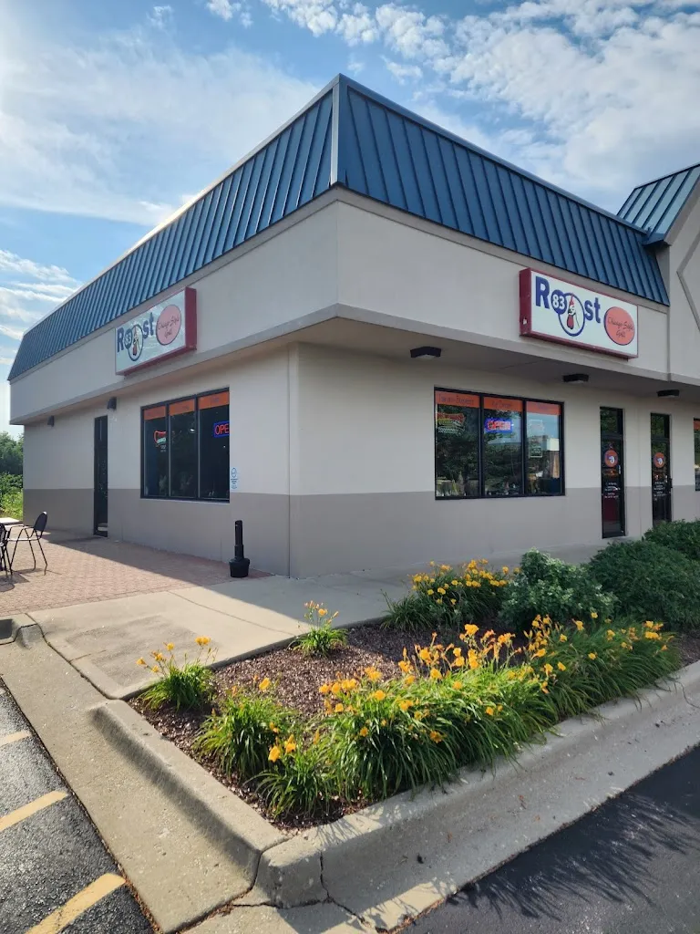 Roost 83 Chicago Style Grill restaurante en Grayslake, IL