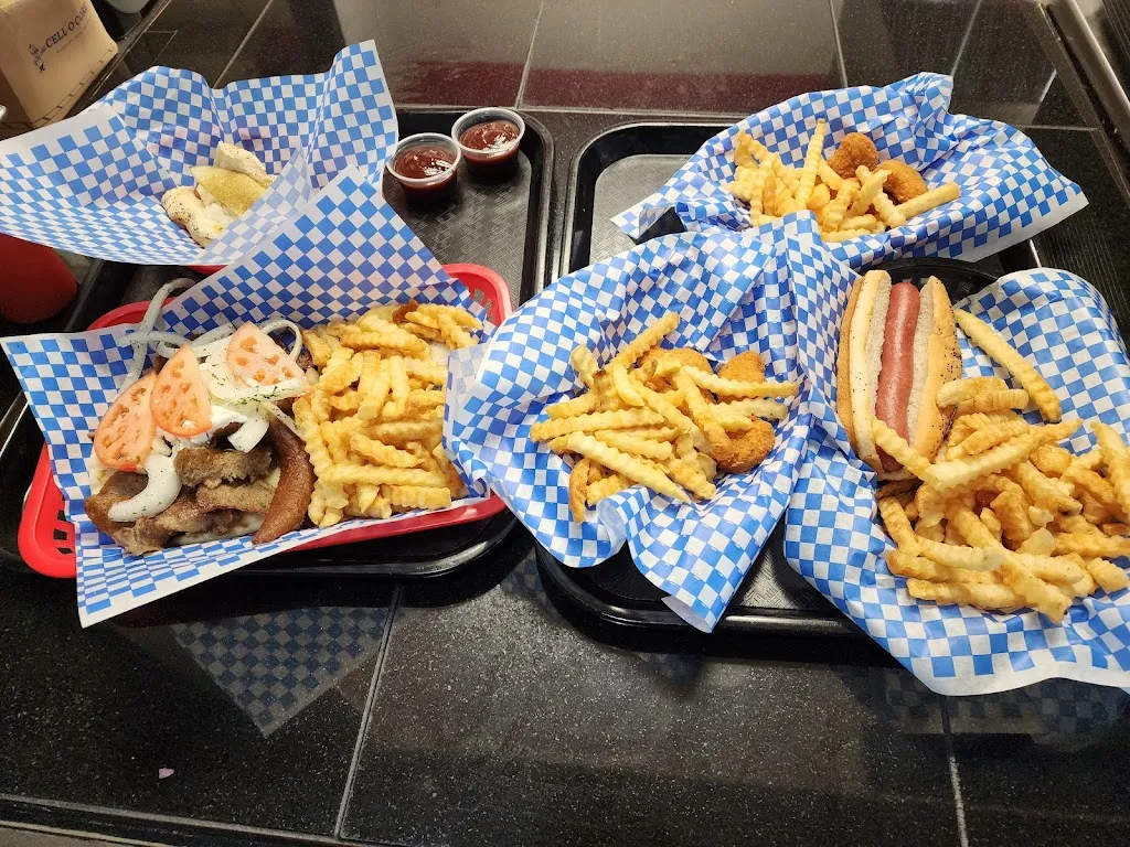 Roost 83 Chicago Style Grill_Grayslake, IL_slider_imagen_2