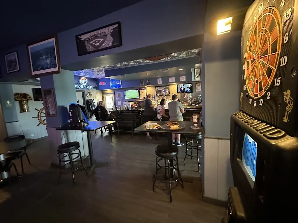 Oak Park Lounge_Johnsburg, IL_slider_image_3